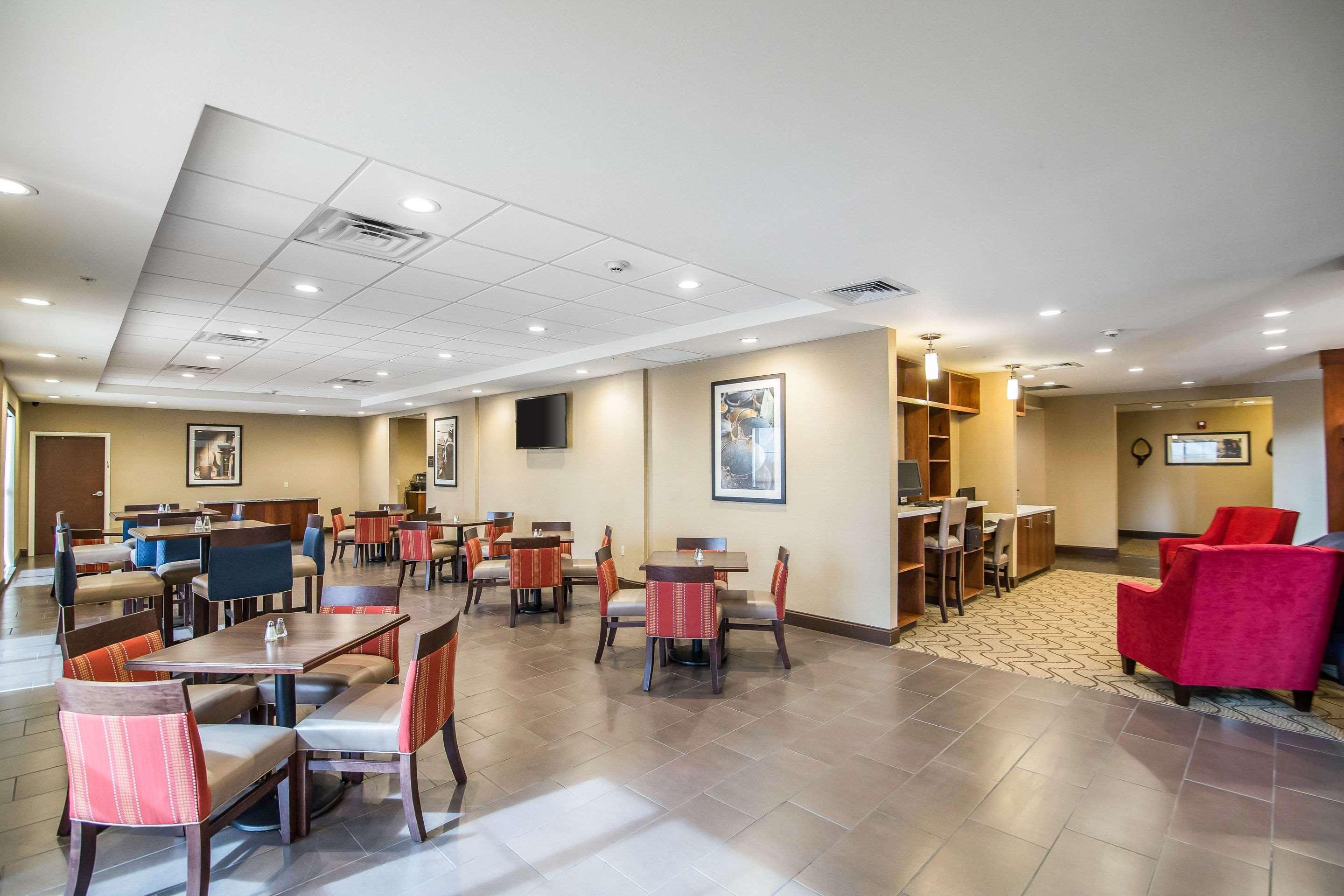Comfort Suites - Dodge City Exterior photo