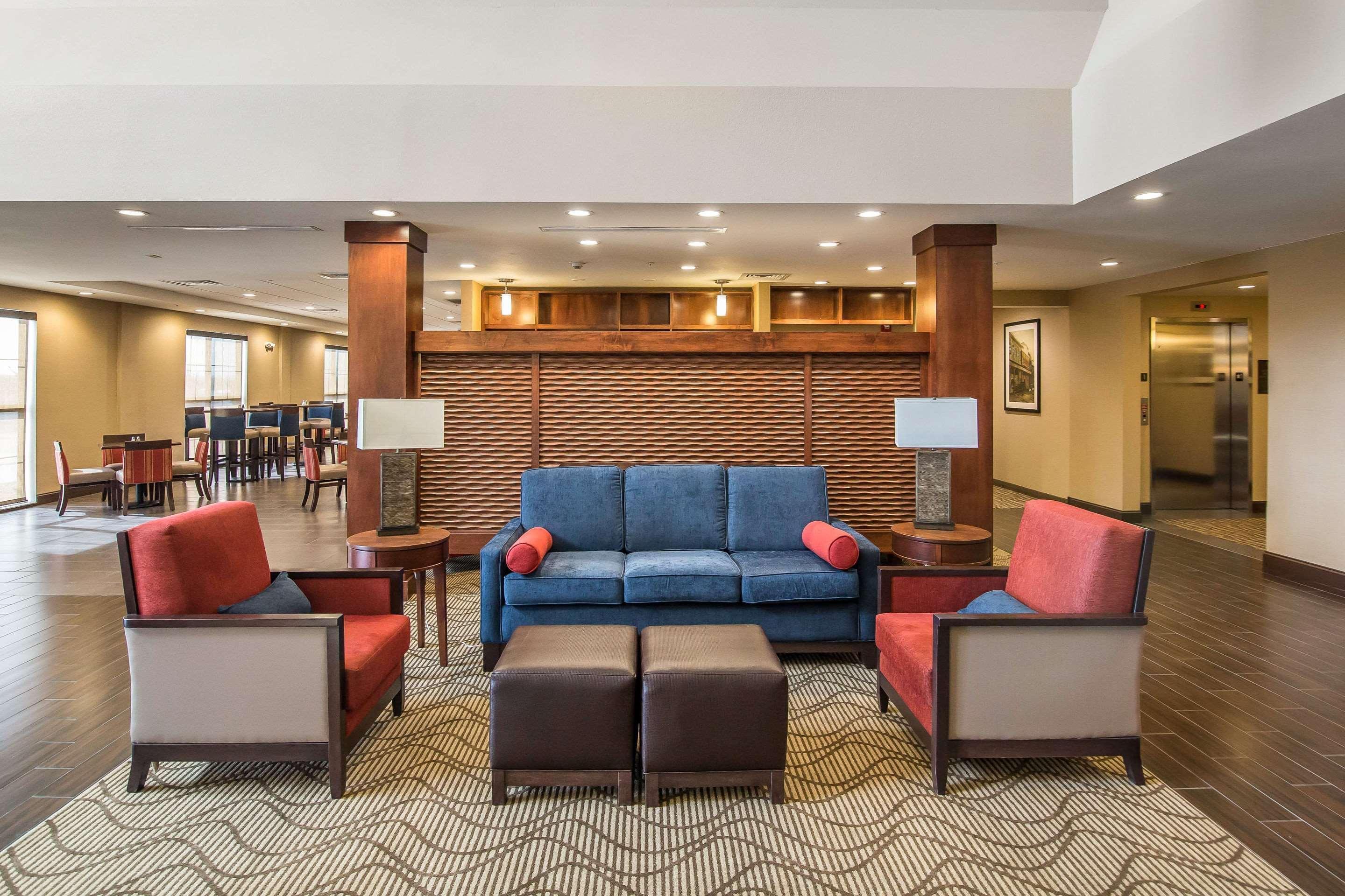 Comfort Suites - Dodge City Exterior photo
